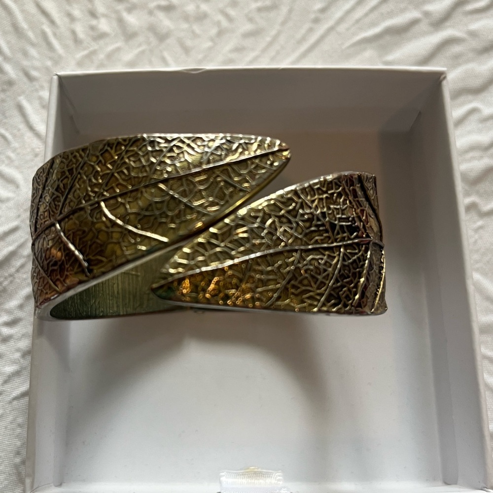 FREE PEOPLE Textured Gold LEAF Cuff Bracelet 🍃